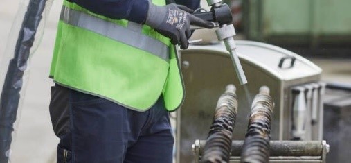 Segurança no ambiente de trabalho: Como o jateamento com gelo seco pode fazer a diferença